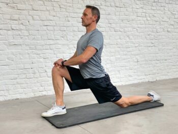 Comment réaliser un étirement du psoas au sol