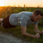 James en gainage planche sur coudes