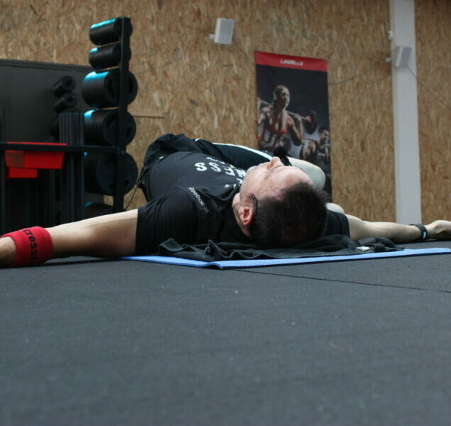 Les étirements sur le dos