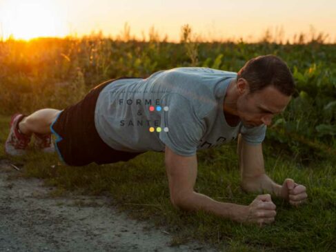 James en gainage planche sur coudes
